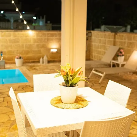 Teresa Elegant & Relaxing With Private Hydro Pool